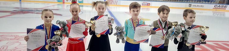 Наши фигуристы радуют болельщиков и тренера своими успехами
